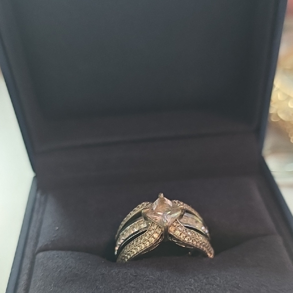 Elegant Silver and Gold Women's Ring